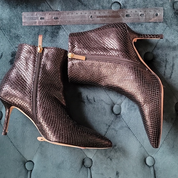 L'agence Snakeskin Black Heeled Ankle Boots size 37.5 NWT - Picture 8 of 13
